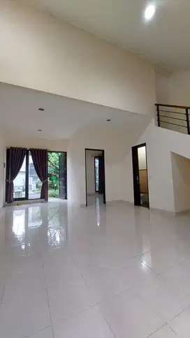 Disewakan Rumah Bagus, Siap Huni, Di Cluster Newton Gading Serpong