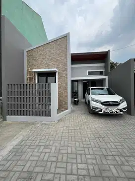 RUMAH BARU MEWAH MODERN ESTETIK DI JALAN KABUPATEN, JAMBON SLEMAN