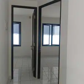 DISEWAKAN RUMAH GRISENDA 2 LANTAI 6X18M LISTRIK 4400W NEGO TIPIS