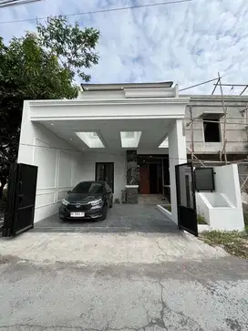 RUMAH MEWAH 2LT KLASIK MODERN 2 LANTAI STRATEGIS DEKAT STADION MAGUWO