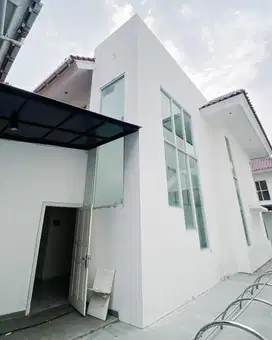 Sleek Modern Menteng Home With Elegant Glass Touch