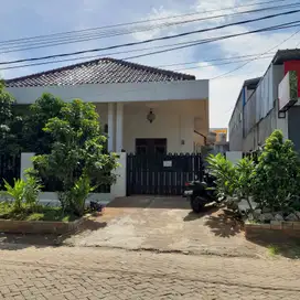 Disewakan Rumah Luas & Nyaman di Komplek Pajak Cipadu Jaya