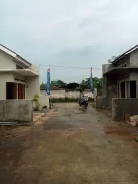 Ready siap huni full granit dekat stasiun