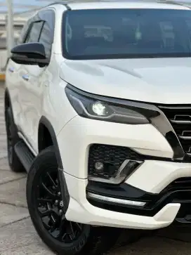 Toyota Fortuner GR two tone 4x2 disel at 2023