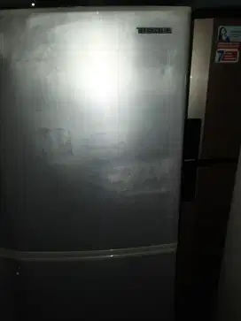 Kulkas 2pintu merk tosibha