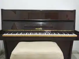 Petrrof Piano Buatan Cekoslovakia