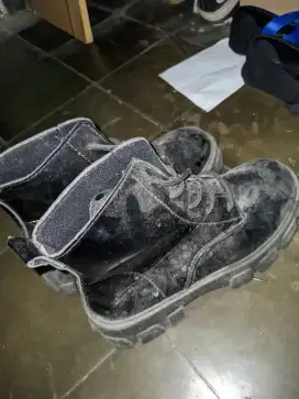 DIJUAL FASHION SEPATU
