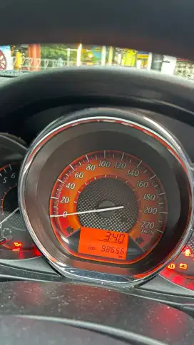 Yaris 1.5 M/T 2015 Merah