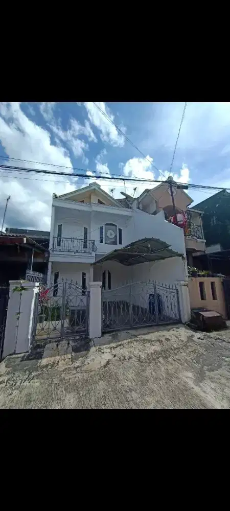 Dikontrakkan rumah dua lantai