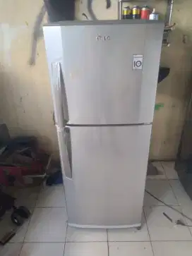 Kulkas 2 pintu merk LG