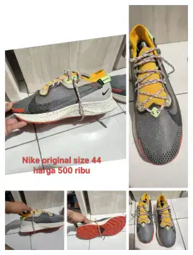 Di jual sepatu Nike masih mulus original