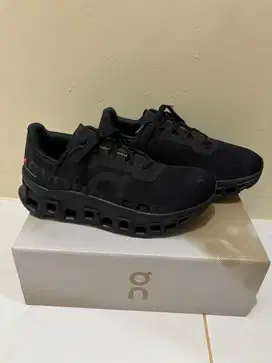 Sepatu Oncloud seri cloudMonster Black
