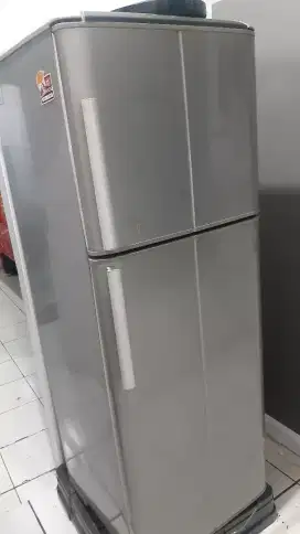 Kulkas 2pintu sanyo
