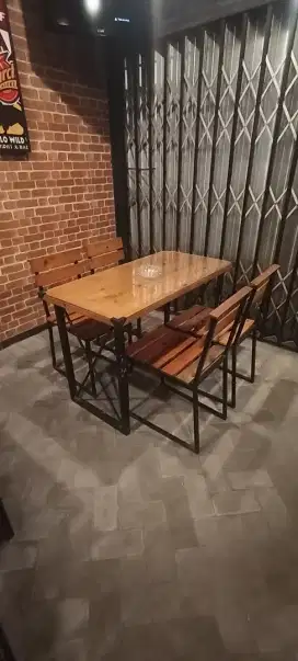Meja dan kursi cafe