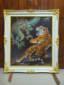 Lukisan kanvas naga dan harimau