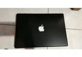 Macbook warna hitam kondisi layar butuh repair