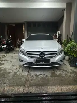 Mercedes-Benz A200 / W176