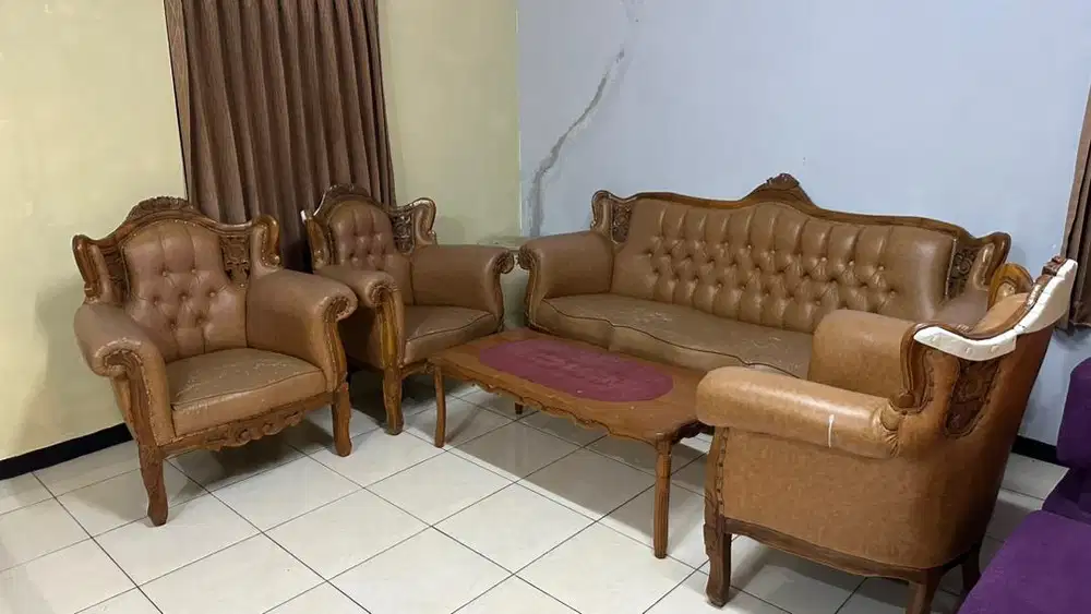 Kursi ruang tamu