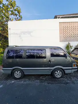 MAZDA E2000 TAHUN 1997