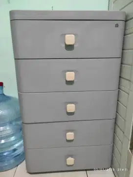 Lemari Plastik Pira
