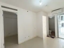 Ready 2 Kamar kosongan Apartemen Bassura City Lantai sedang