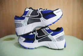 Sepatu Nike Vomero 5