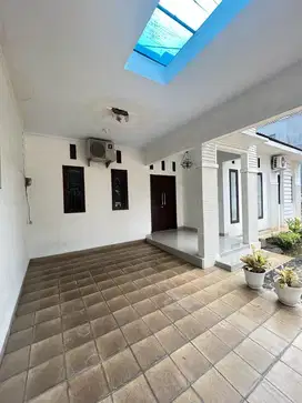 Dijual rumah besar harga murah di Bintara Bekasi Barat