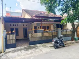Rumah Bagus Terawat Semi Furnish Nyaman Dekat RS JIH