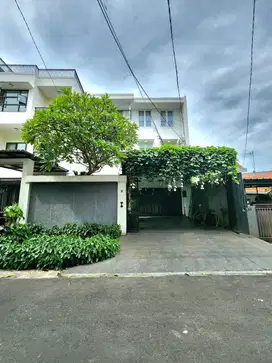 DIJUAL RUMAH BAGUS DESIGN CLASSIC 3LANTAI DLM KOMPLEK PERDATAM JAKSEL