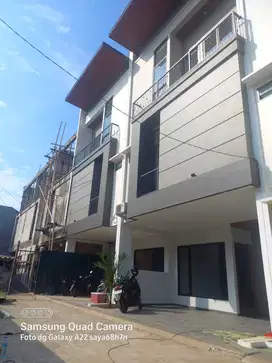 FOR SALE/RENT RUMAH BARU DLM KOMPLEK PERDATAM PANCORAN TIMUR JAKSEL.