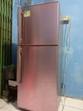 Kulkas 2pintu merek sharp