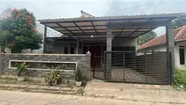 Dijual Rumah luas tanah 200m Pinggir jalan