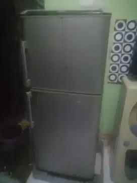 kulkas 2 pintu merk sanyo