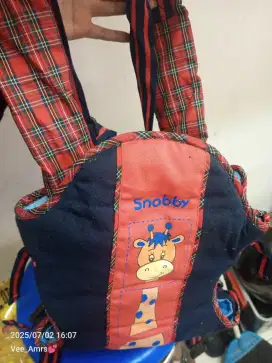 Gendongan bayi merk snobby