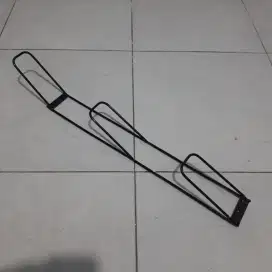 Rak helm 3 susun