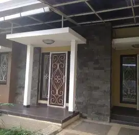 Rumah bagus rapi di cluster aralia harapan indah