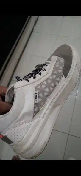 Jual sepatu nokka putih 90%