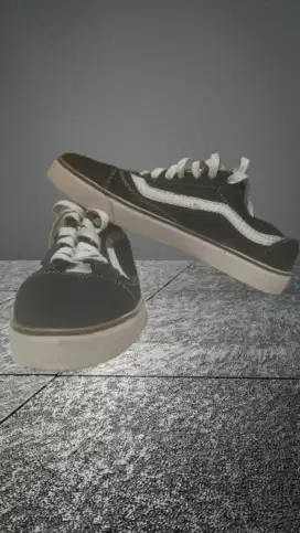 Sepatu vans bekas