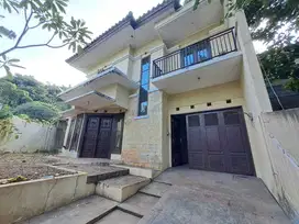 Rumah disewakan siap huni villa Cinere Depok lokasi strategis siap