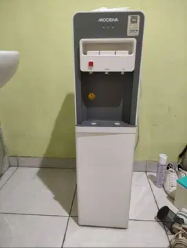 Dispenser Panas Dingin Merk Modena