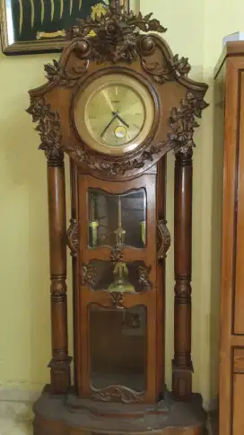 Lemari Jam Kayu Jati
