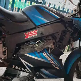 Jual satu yunit motor Honda cbr warna biru