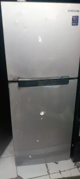 Dijual kulkas Samsung inventer 2pintu no minus barang bagus siap pakai