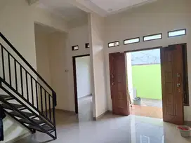 Rumah Minimalis Bebas Banjir Akses Motor Dekat St Cakung di Bintara