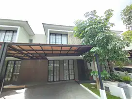 DISEWAKAN RUMAH GREENLAKE CITRALAND 3 KT 2 LANTAI FULL FURNISH BAGUS