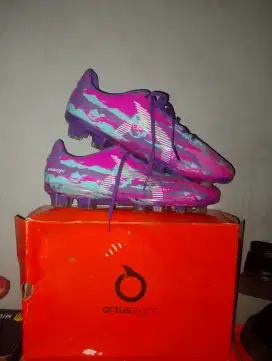 Sepatu sepakbola Ortuseigth Griffin in size 44
