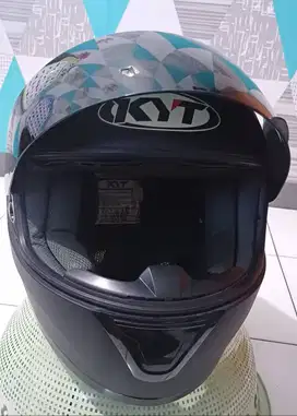 Helm KYT R10 Full Face