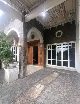 Dijual Rumah Strategis Ketintang Surabaya Selatan