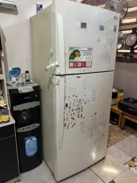 Kulkas LG 2 pintu