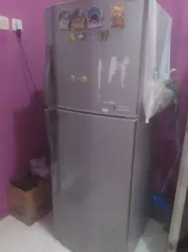 JUAL CEPAT KULKAS SHARP 2 PINTU